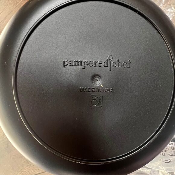 NEW Pampered Chef 2 Qt Micro-Cooker Steam, Heat, Cook, Poach Microwave Recipes - Picture 6 of 6